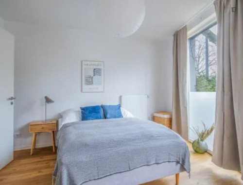 Excellent double bedroom near the Sternschanze train station 