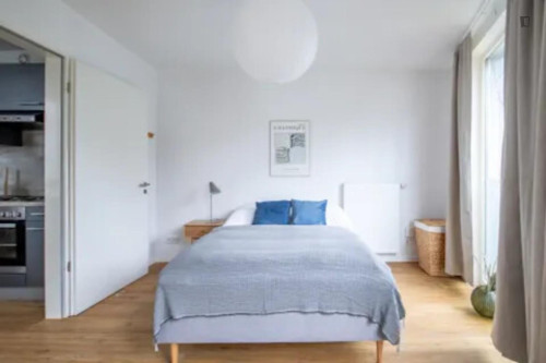 Excellent double bedroom near the Sternschanze train station 