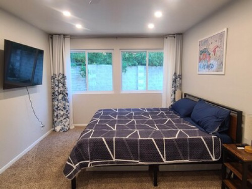 Serene Large Room w/ private bath