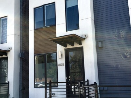 Private Bedroom Close to Downtown