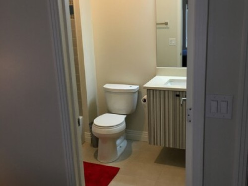 Private Bedroom Close to Downtown