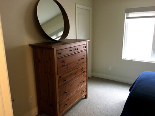 Private Bedroom Close to Downtown