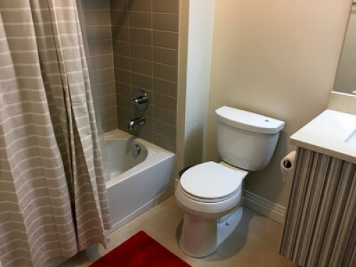 Private Bedroom Close to Downtown