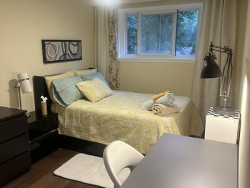 2 Clean Bright rooms,  MAIN FLR 
