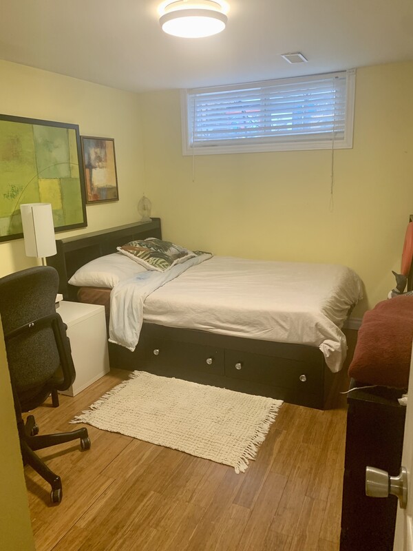  Bedroom(Full Room)  -  2 Clean Bright rooms,  MAIN FLR   - Gallery -  1