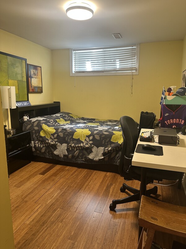  Bedroom 2(Full Room)  -  2 Clean Bright rooms,  MAIN FLR   - Gallery -  1