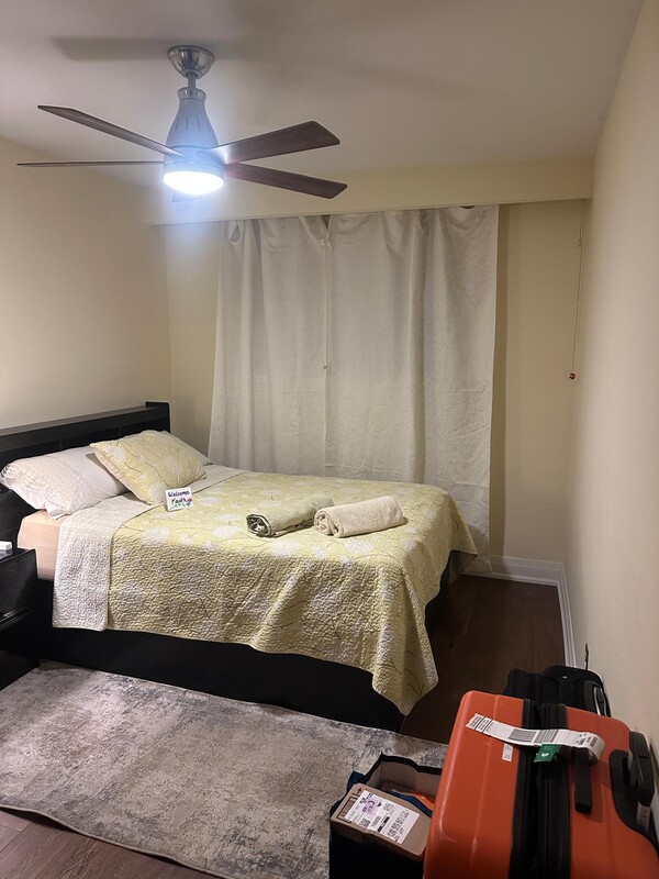  Main Floor Bedroom (Full Room)  -  2 Clean Bright rooms,  MAIN FLR   - Gallery -  1