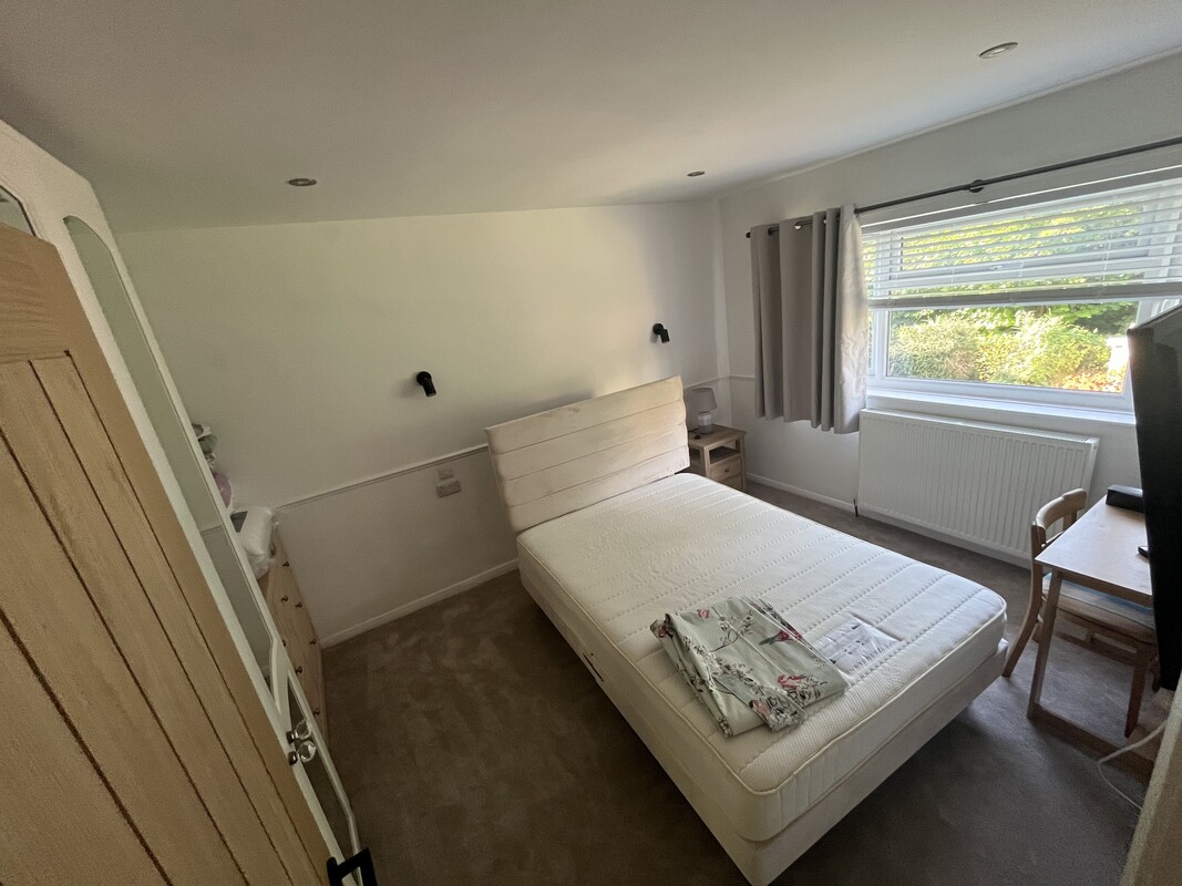 Comfortable King Size Or 2 X Singles Instead(Single Bed) - 1