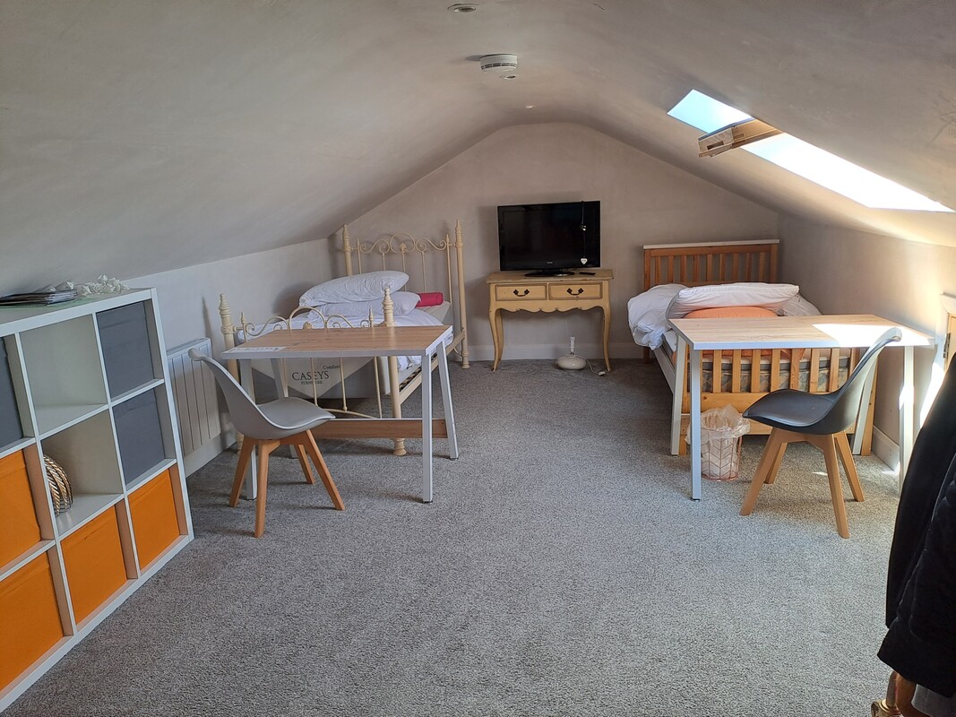 Large Triple Ensite Private Area Of Home (Single Bed) - 1