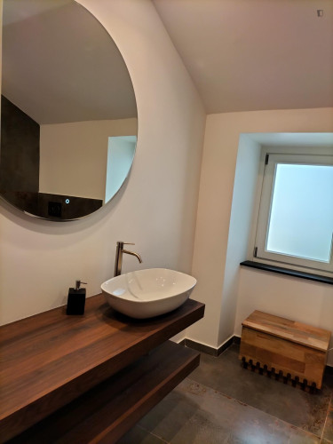 Comfortable double bedroom with private bathroom in a modern apartment - Gallery - 10