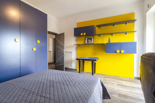 Colourful single bedroom in. the heart of Sassari