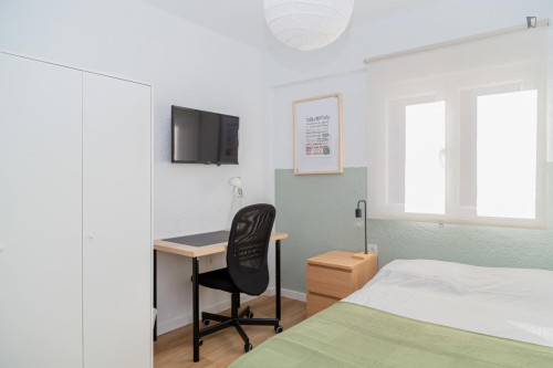 Cozy single bedroom