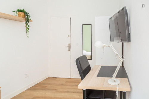 Appealing single bedroom