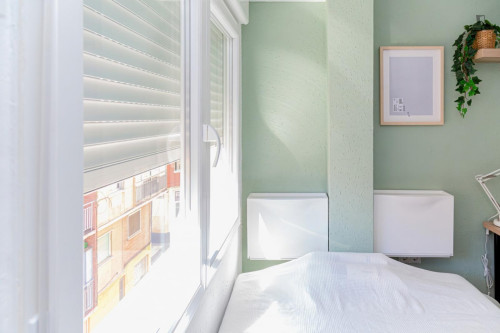 Appealing single bedroom