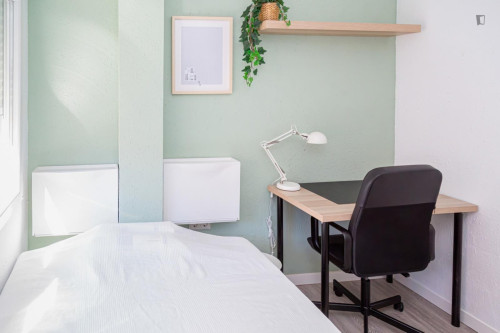 Appealing single bedroom