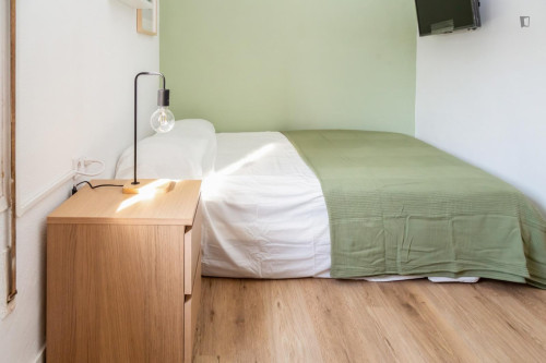 Cozy single bedroom
