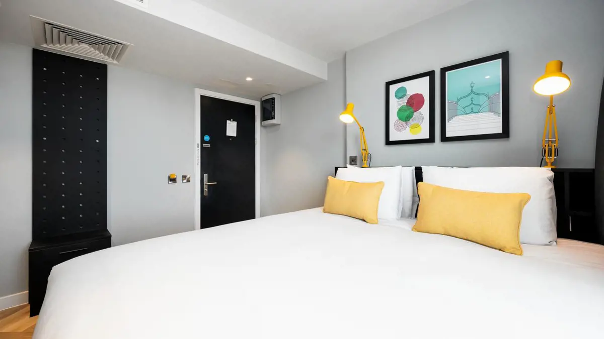 Studio (Sleeps 4) - 8