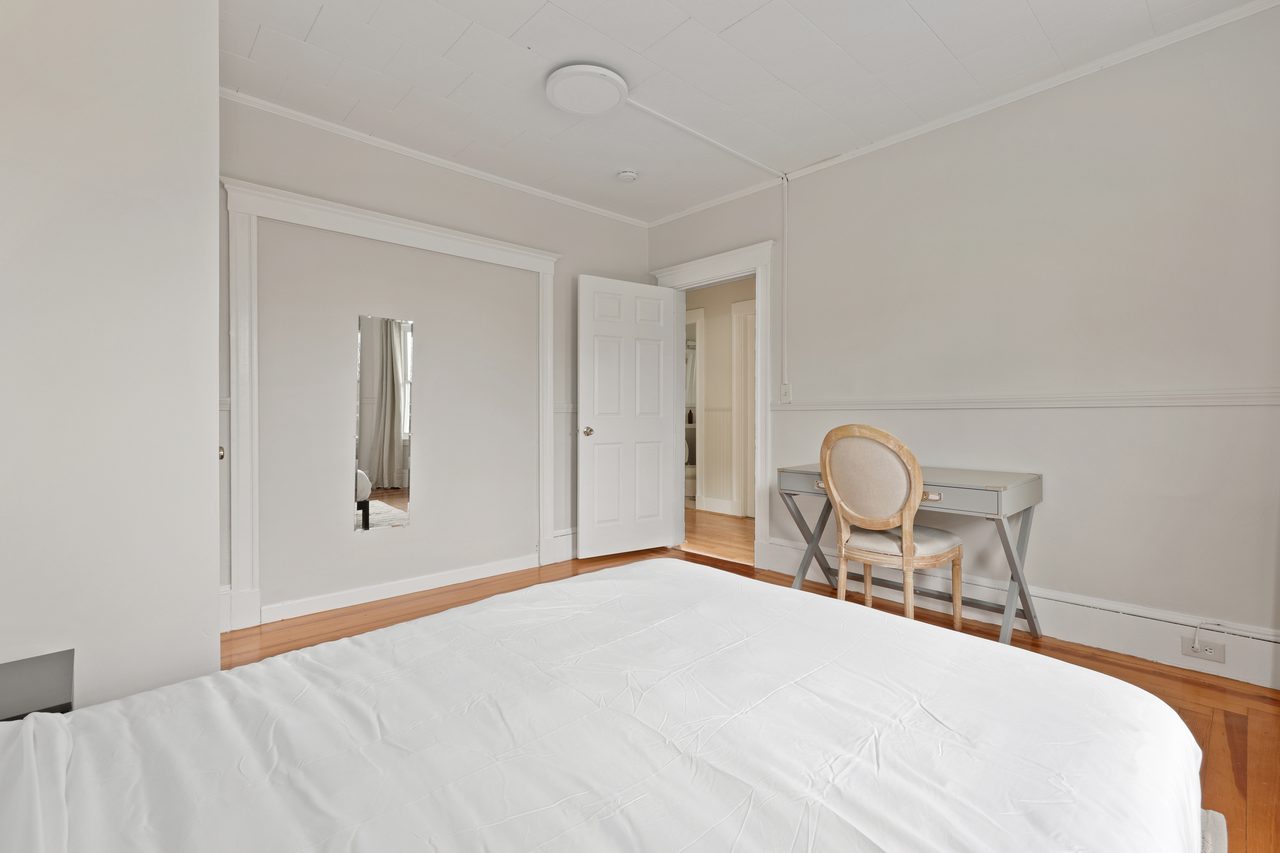 #815: Somerville - Queen Bedroom A - #815: Somerville - Gallery - 1