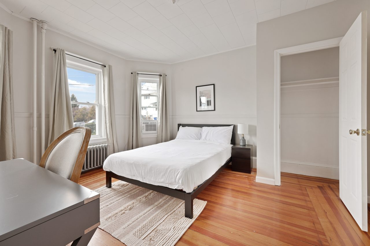 #815: Somerville - Queen Bedroom A - #815: Somerville - Gallery - 2