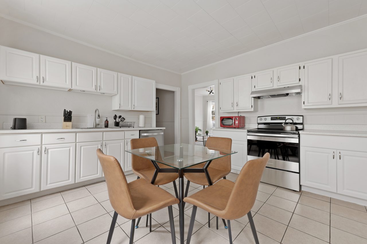 #815: Somerville - Queen Bedroom A - #815: Somerville - Gallery - 7