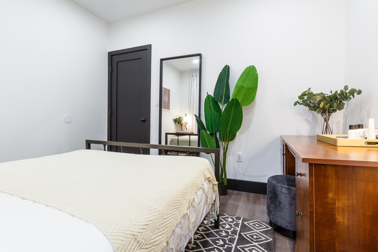  #286: Upper West Side - Queen Bedroom C  -  #286: Upper West Side  - Gallery -  3