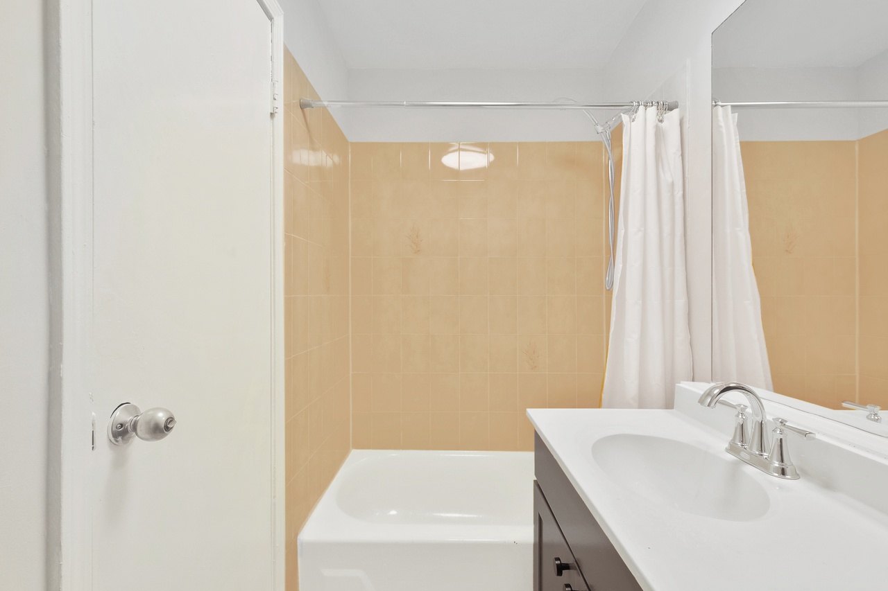 #488: Columbus Circle - Studio (Full) - #488: Columbus Circle - Gallery - 5