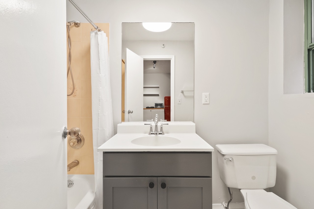 #488: Columbus Circle - Studio (Full) - #488: Columbus Circle - Gallery - 4