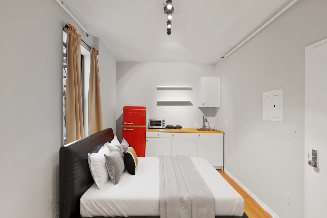 #488: Columbus Circle - Studio (Full) - #488: Columbus Circle - Gallery - 9