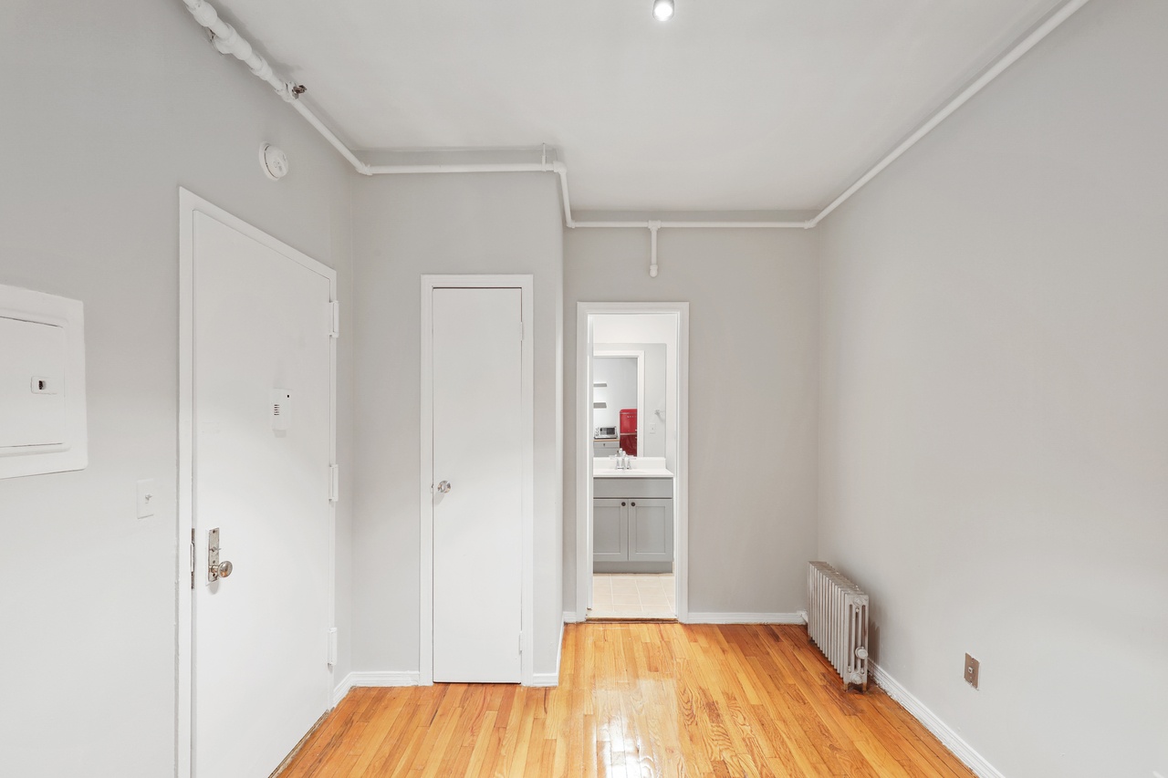 #488: Columbus Circle - Studio (Full) - #488: Columbus Circle - Gallery - 12