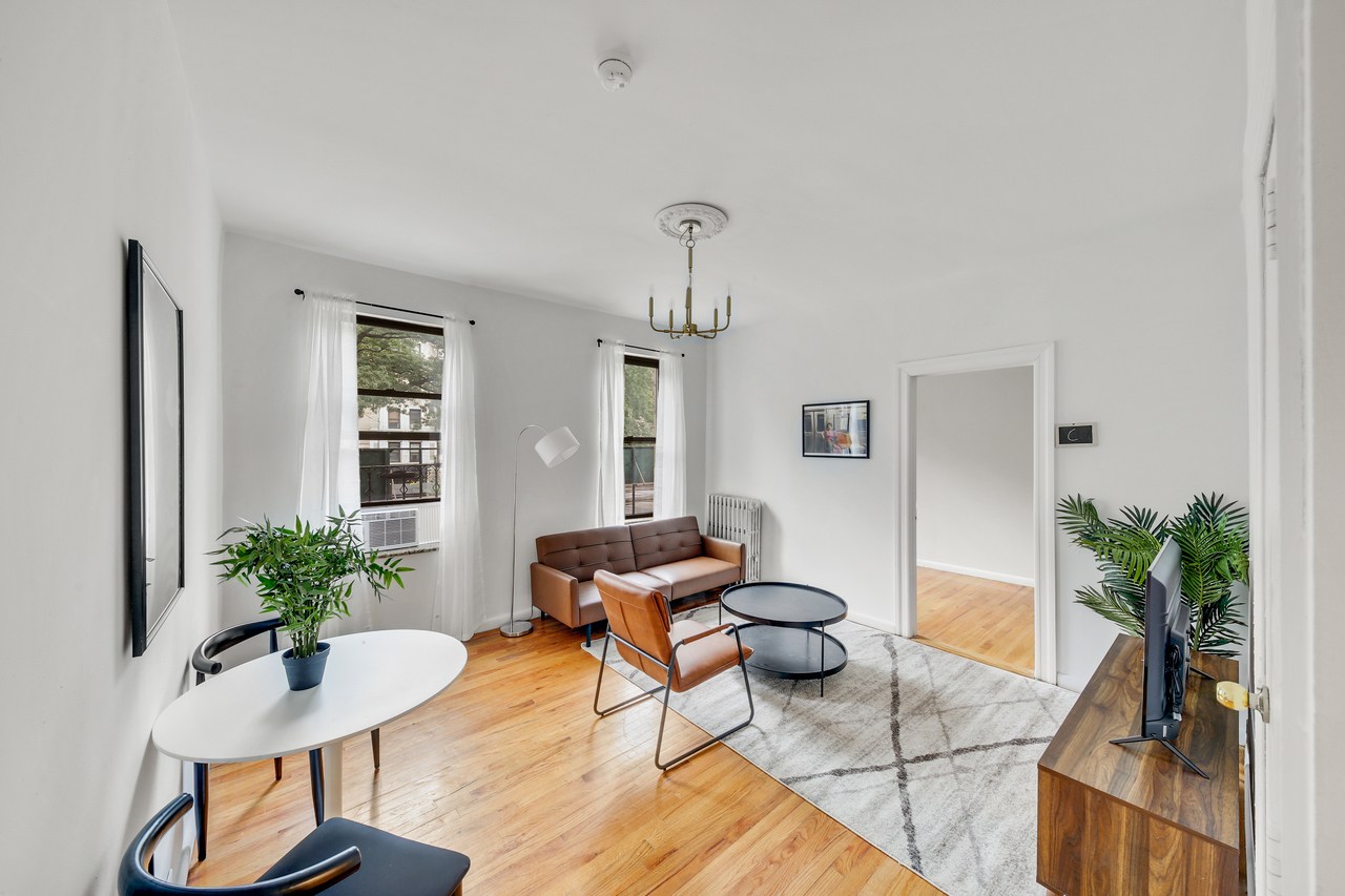  #595: Hamilton Heights - Queen Bedroom A  -  #595: Hamilton Heights  - Gallery -  5