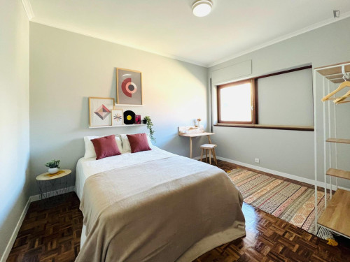 Sunny bedroom next to Alma Shopping