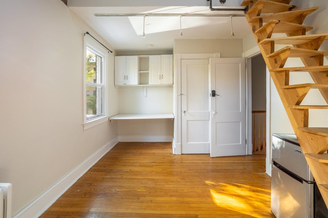  #1591: Columbia Heights - Studio (Full)  -  #1591: Columbia Heights  - Gallery -  11