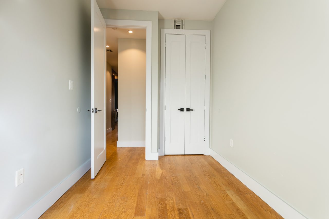 #1091: Central Harlem - Full Bedroom A - 12
