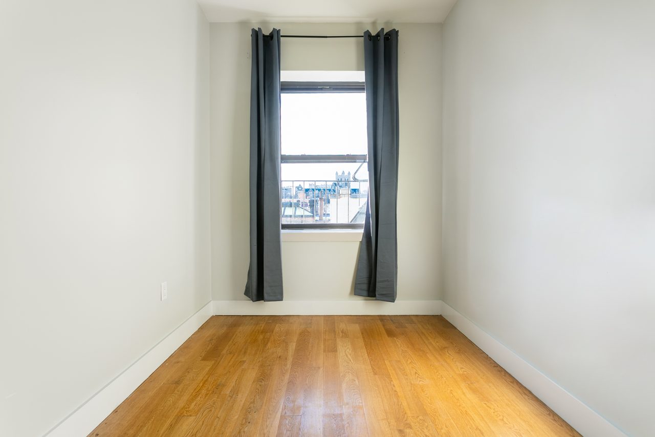 #1091: Central Harlem - Full Bedroom A - 11