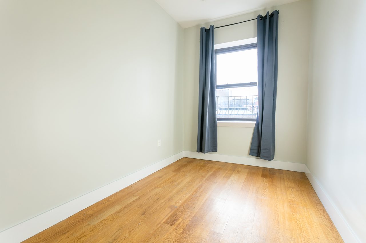 #1091: Central Harlem - Full Bedroom A - 13