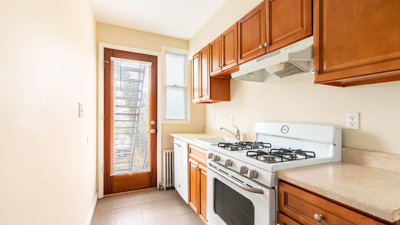 #1624: Edgewood - 1 Bedroom (Queen) - 14