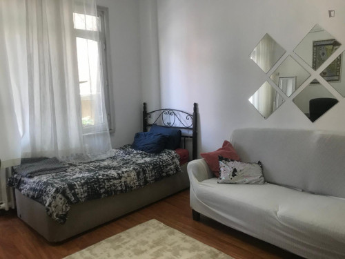 Homely single bedroom in Beyoğlu