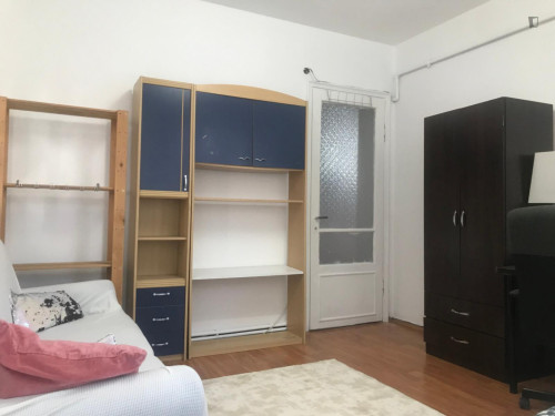 Homely single bedroom in Beyoğlu