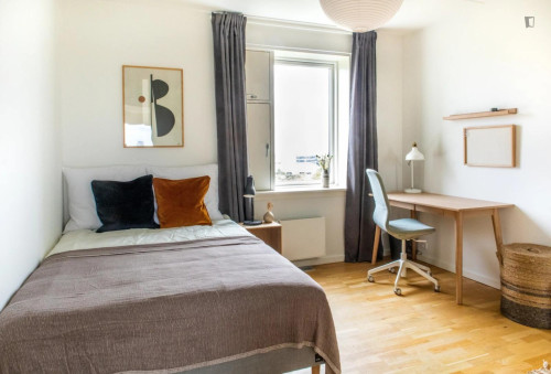Cosy single bedroom in modern shared flat in Holmen