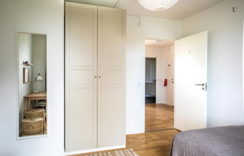 Cosy single bedroom in modern shared flat in Holmen