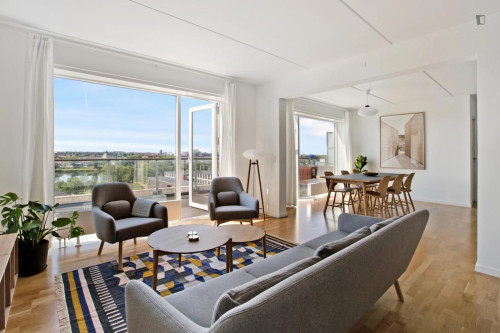 Bright single bedroom in modern shared flat in Holmen