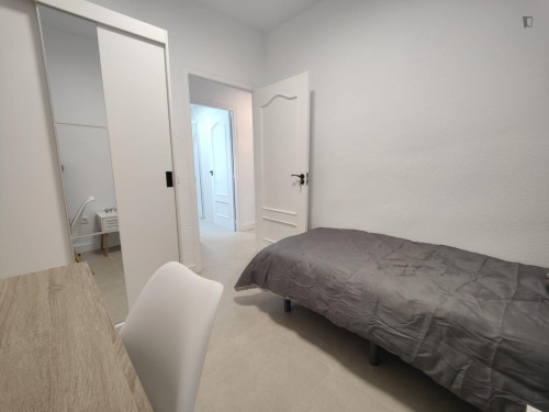 Captivating Single Bedroom close to CEU Cardenal Herrera - Campus Castelló