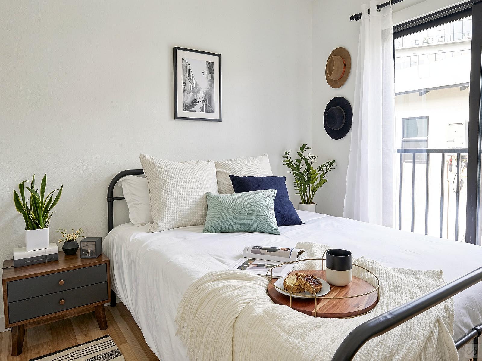 Bungalow I - Charming Bungalow Apartments in Echo Park/Downtown Home LA - Gallery - 4