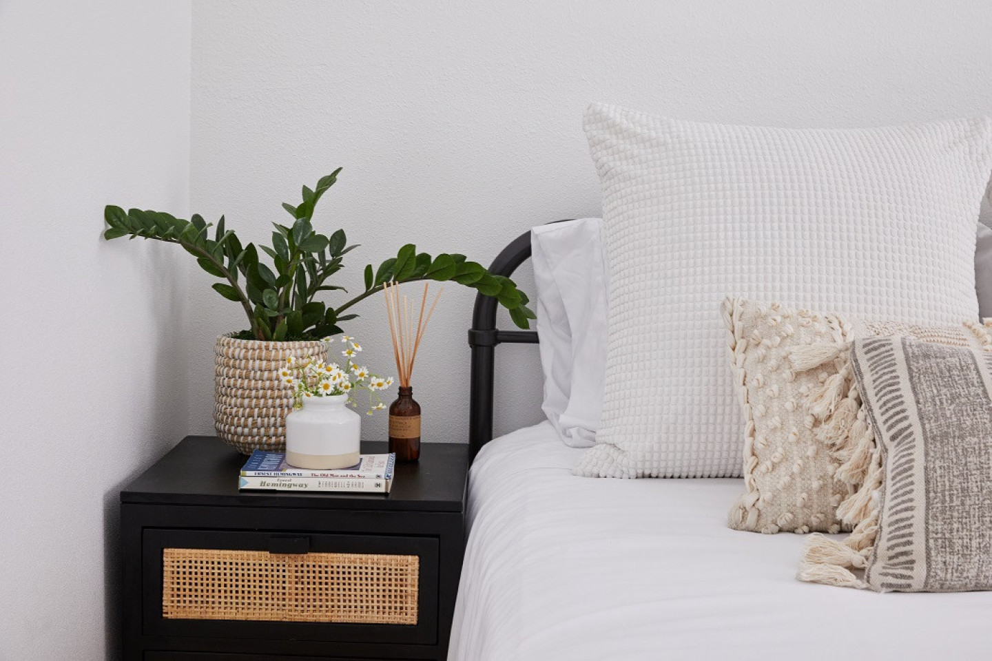 Bungalow I - Stunning Beautiful Apt. w/ nice neighborhood nearby Everett Park - Gallery - 16