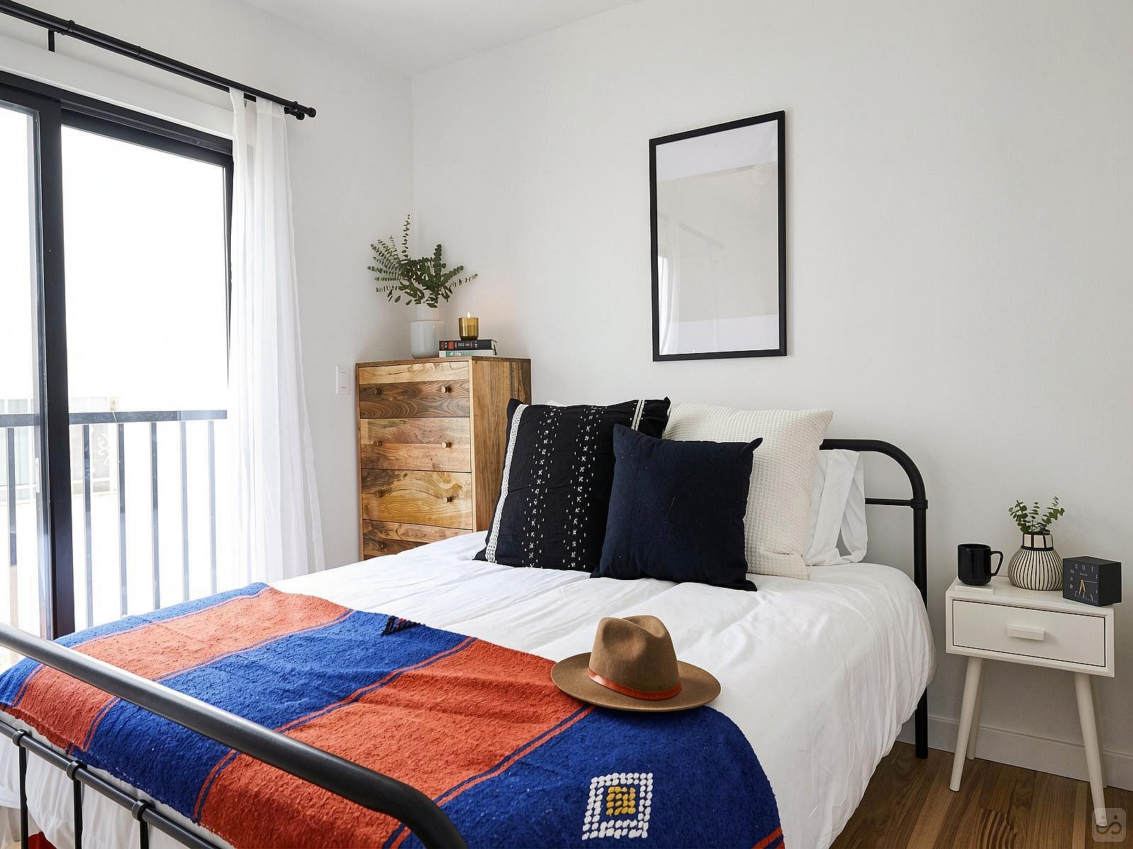  Bungalow II  -  Stunning Beautiful Apt. w/ nice neighborhood nearby Everett Park  - Gallery -  14