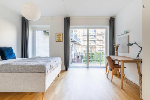Stylish single bedroom with balcony in shared flat near the Aalborg University