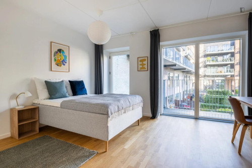 Stylish single bedroom with balcony in shared flat near the Aalborg University