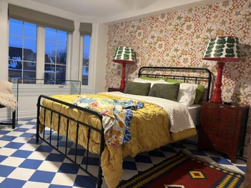Artist's Home/Quiet Neighbourhood