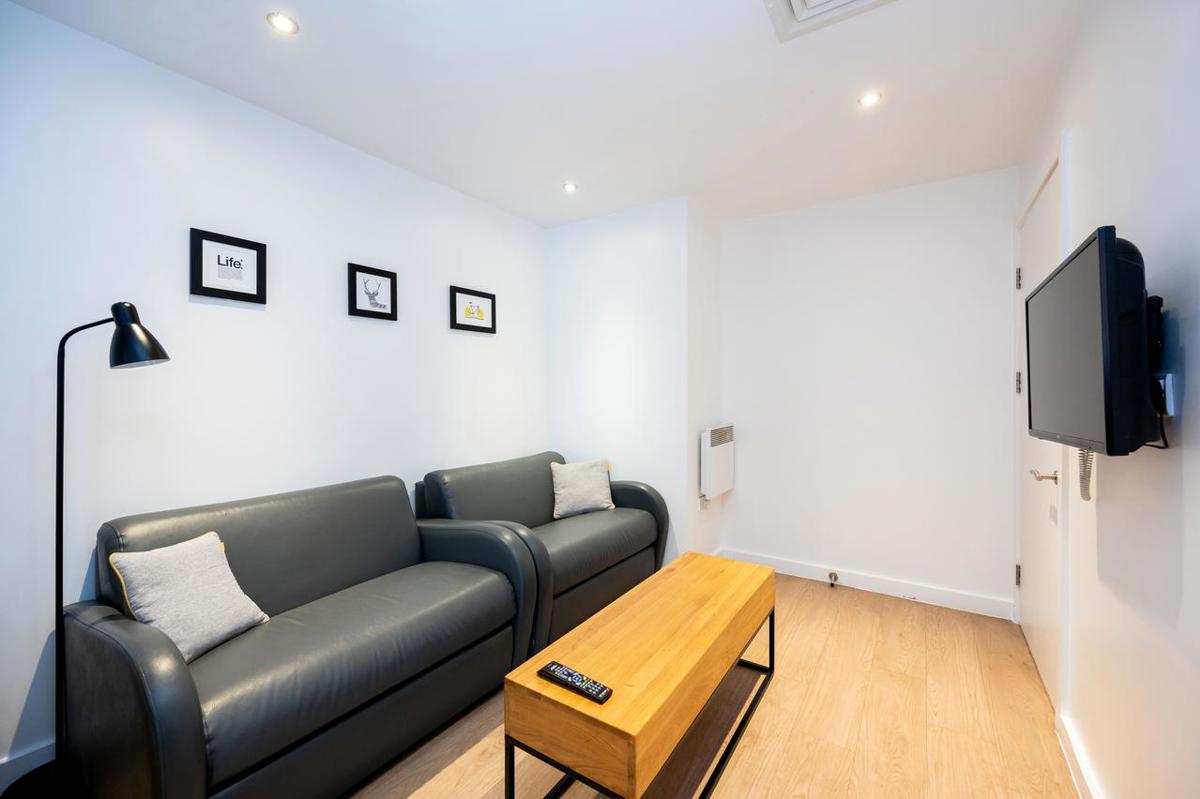 2 Bedroom Apartment (Sleeps 6) - 7
