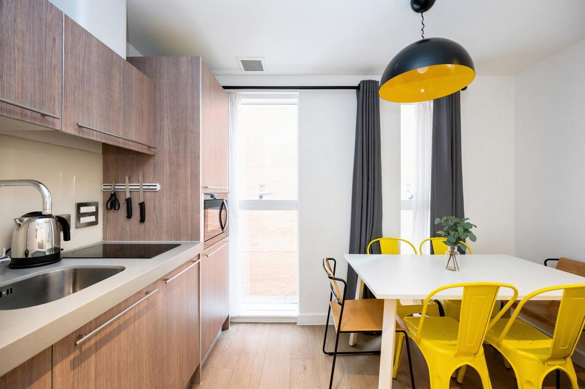 2 Bedroom Apartment (Sleeps 6) - 9